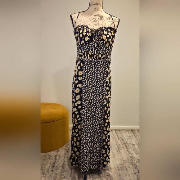 Dresses & Skirts - Free People Maxi Floral Dress in Black and Cream,Size L.